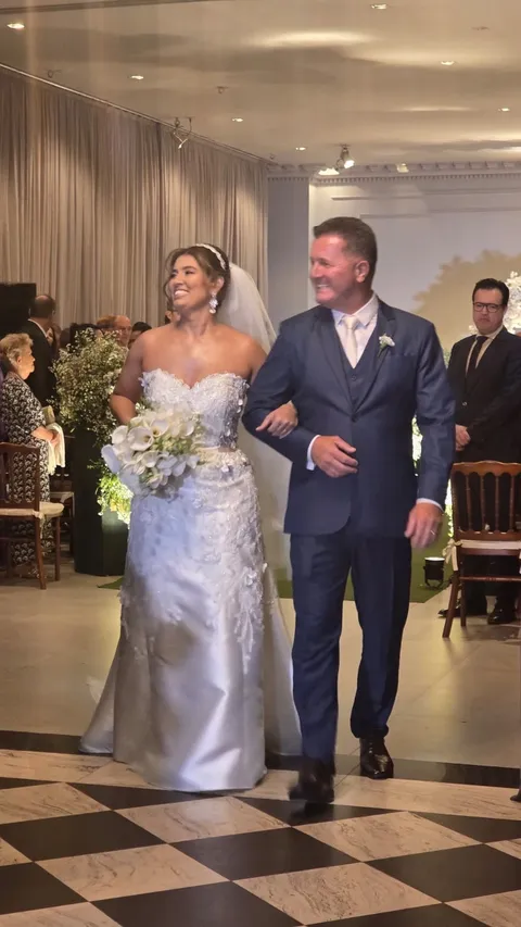 Vestido de noiva usado Ateliê Andrea Fernandes — foto 7